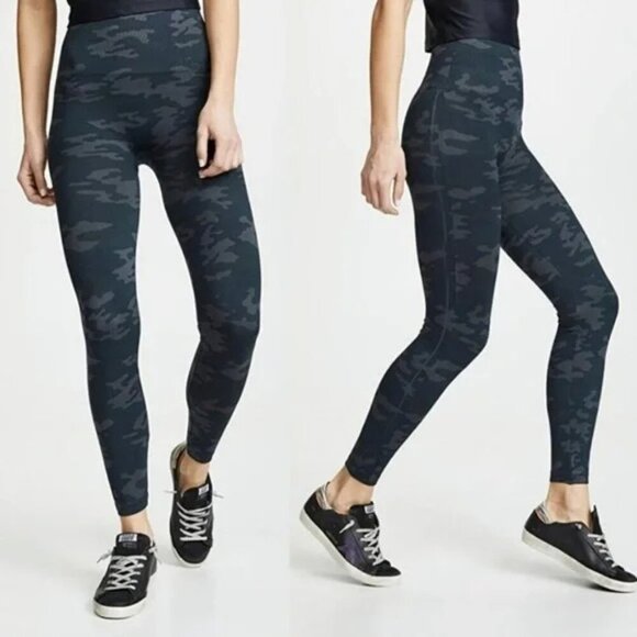 SPANX Pants - NWT SPANX Look at Me Now Camo Print Seamless Leggings Small